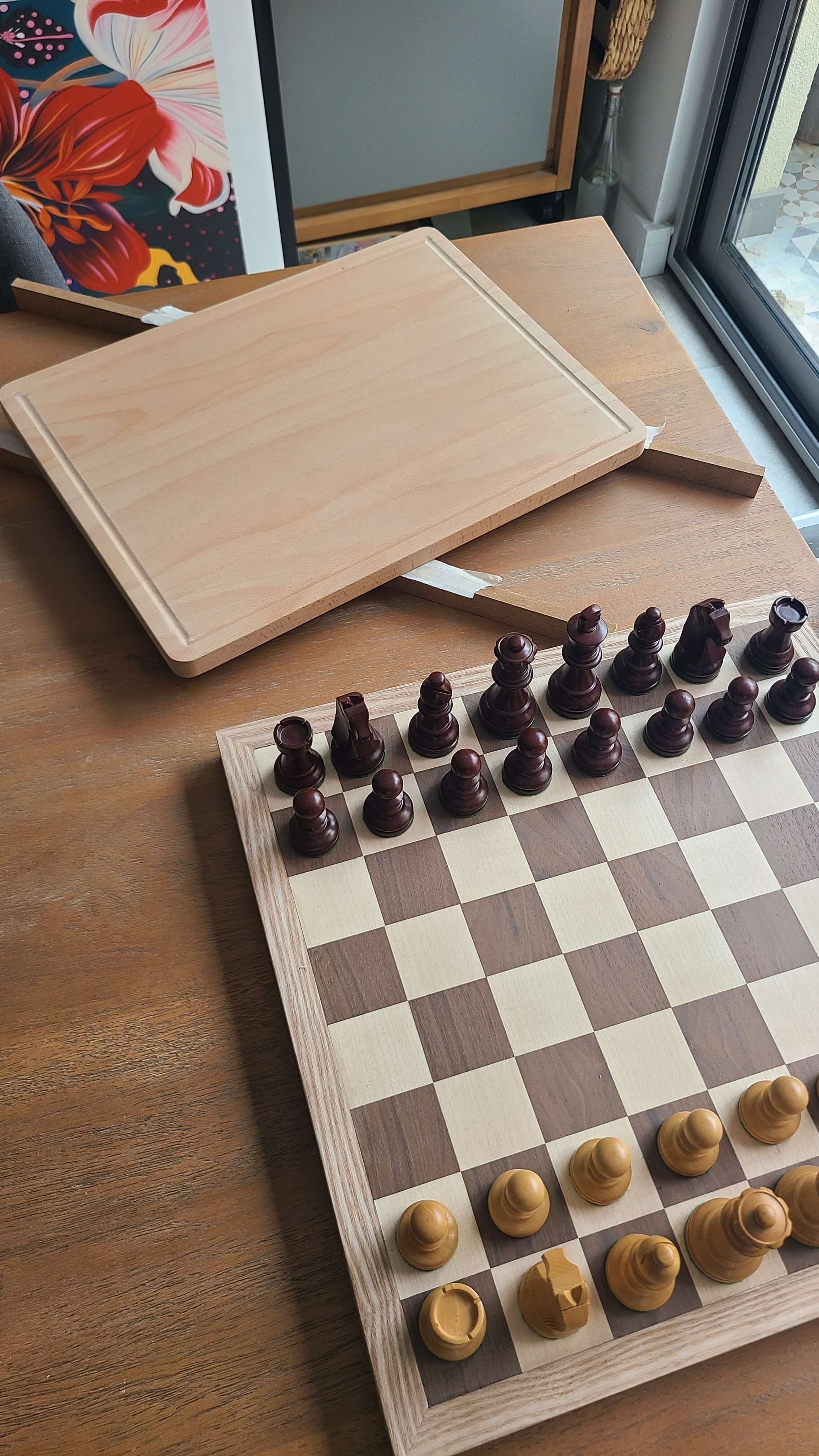 Échiquier et planche à découper artisanaux en bois massif