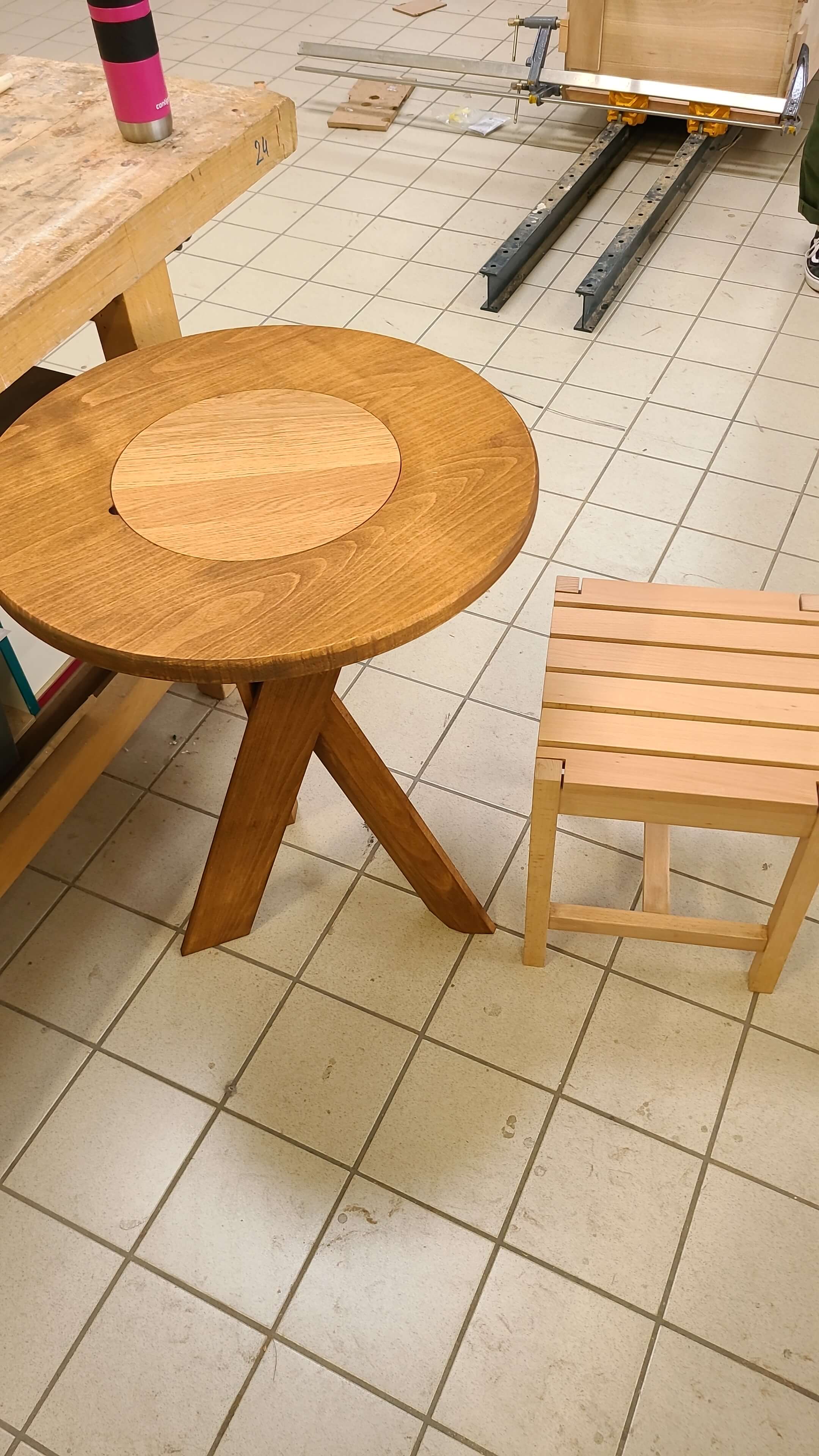 Guéridon de jeu ouvert en chêne